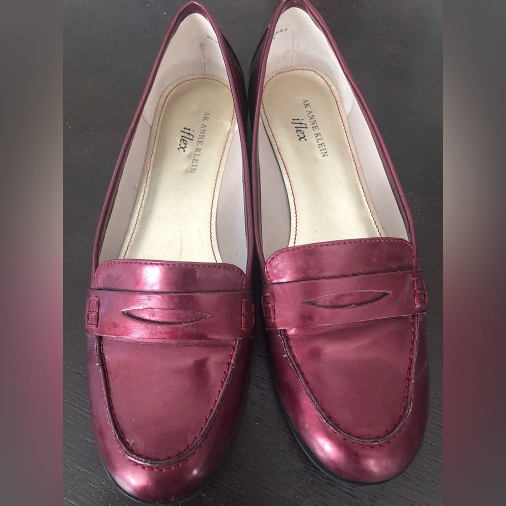 Vintage faux patent leather Anne Klein iflex Penny loafers! Women’s size 9
